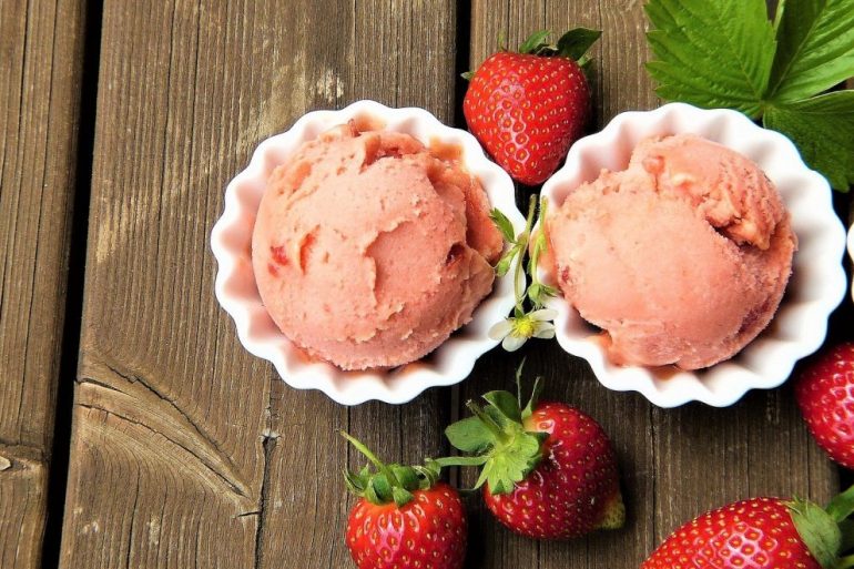 strawberry ice cream 2239377 1920 γιορτή