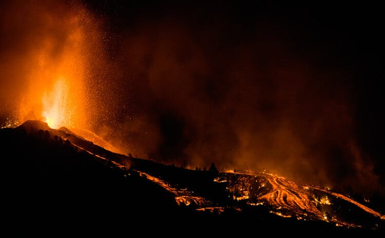 Λάβα από το ηφαίστειο στη Λ Πάλμα
