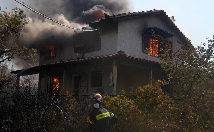 greece wildfires Associated Press, Ελλάδα, οι καλυτερεΣ φωτογραφιεΣ τηΣ εβδομαδαΣ