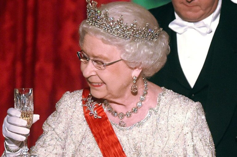 s Queen Elizabeth Drinks ALCOHOL, Queen