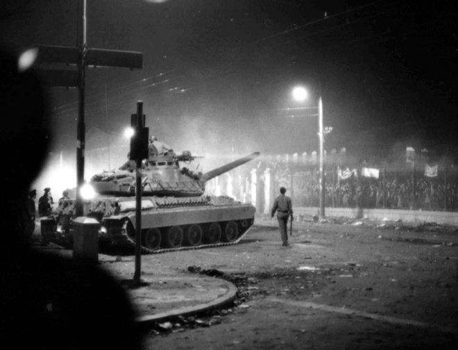 tanks 17 November Polytechnic, uprising, Like today