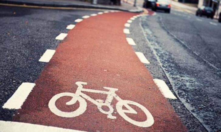Bicycle path, Traffic