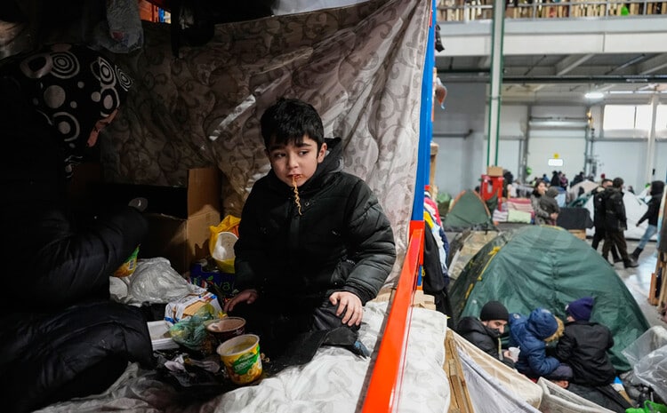 Child eats in a refugee camp
