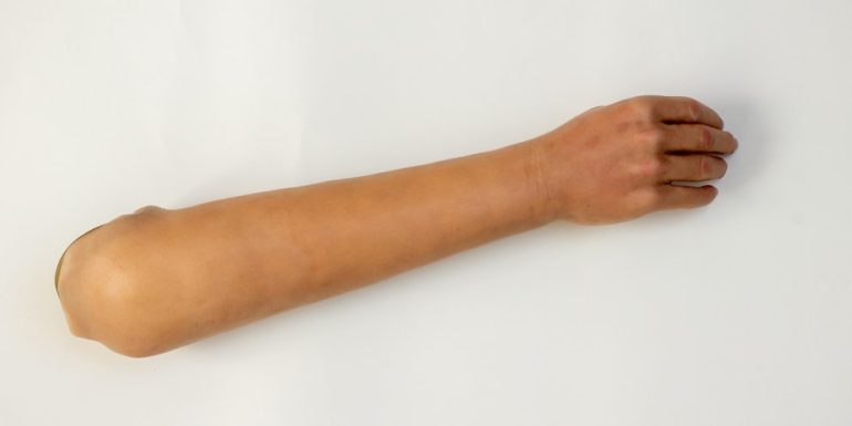 silicon arm hand xeri silikonis vaccine, Italy, silicone, FAKE HAND