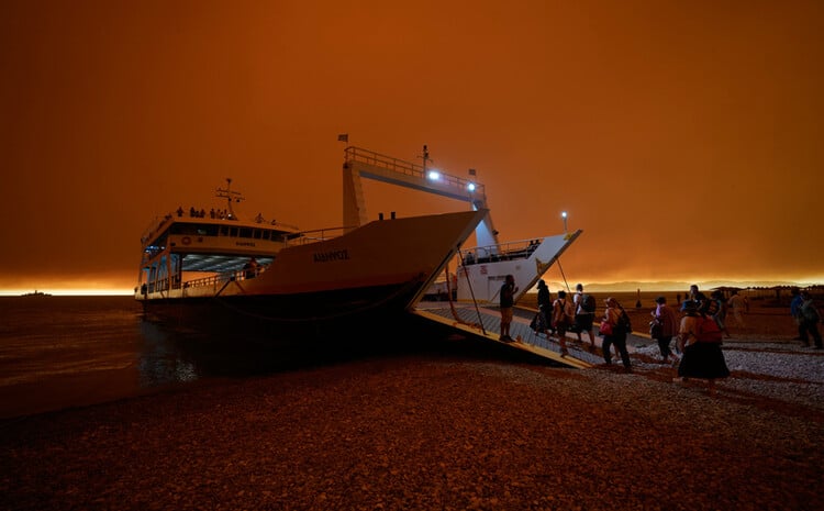 Ferry to burning Evia