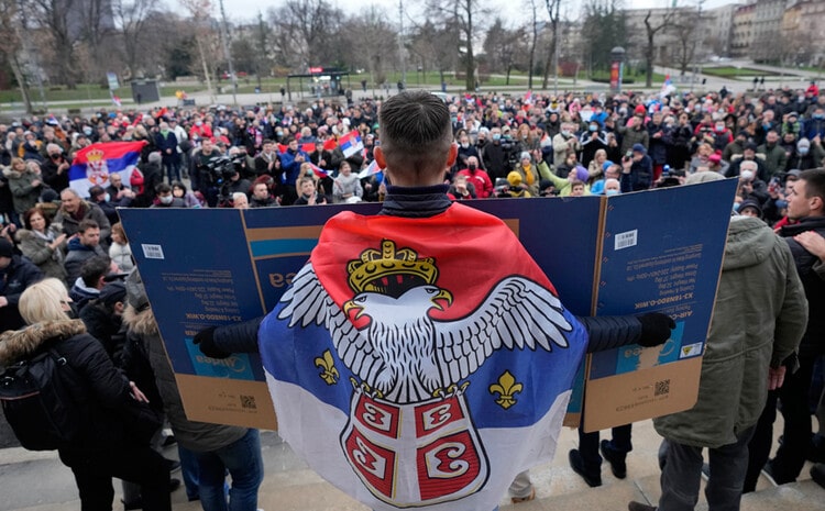 Протестующие в пользу Новака Джоковича в Сербии
