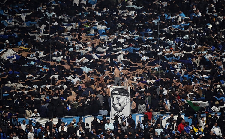 Marseille fans dance