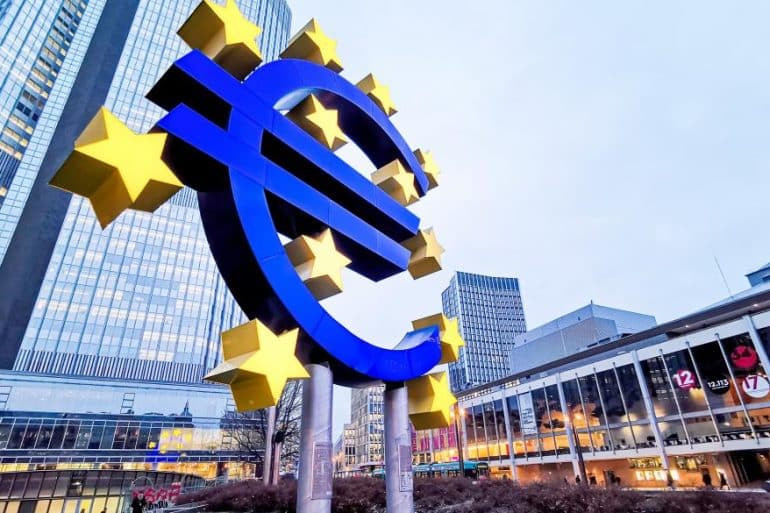 ECB 0 Οικονομια