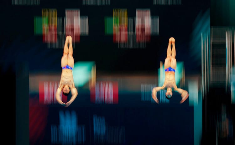 Synchronized jumping competitions in Hungary