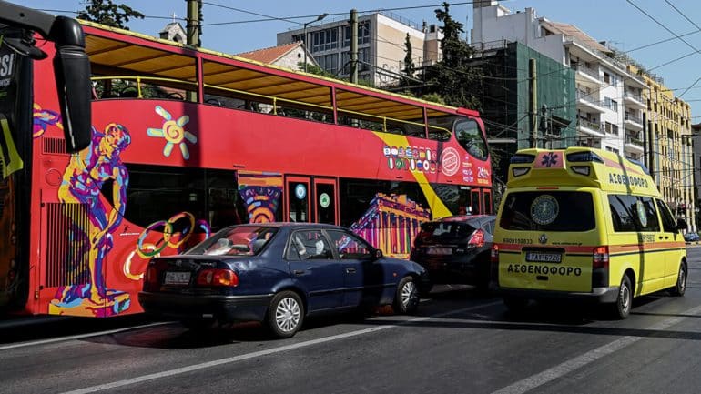 touristiko leof arthrou Athens, tourist bus, INJURIES