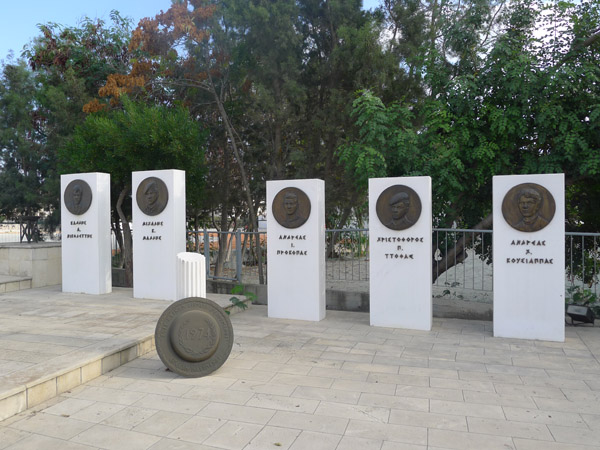 Памятник Павшим Лисиотам 1 н Лисио