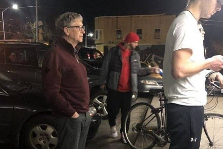 Billionaire Bill Gates is waiting in line for a hamburger!