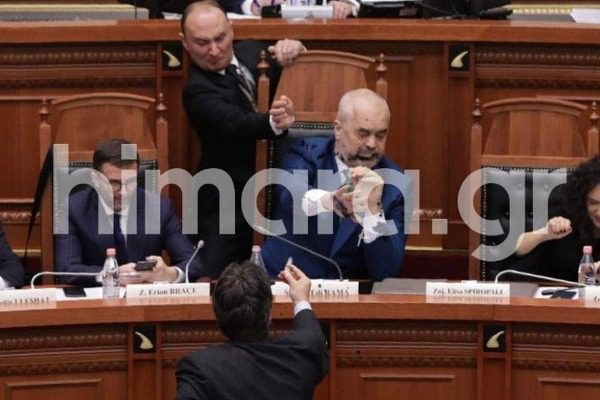 Επεισόδιο στη Βουλή της Αλβανίας: Επίθεση στον Έντι Ράμα με μελάνι
