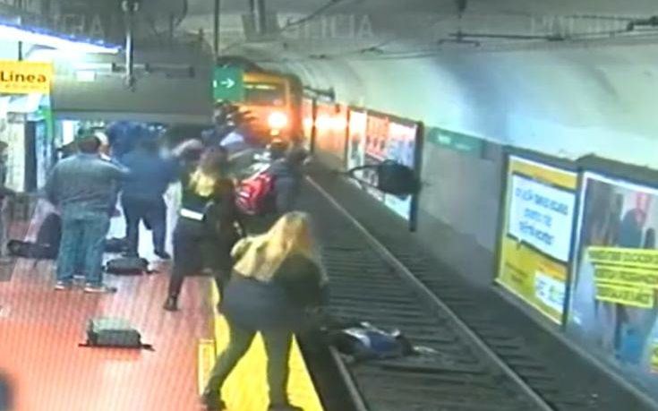 The scary moment when a woman falls on the subway lines and the train is approaching