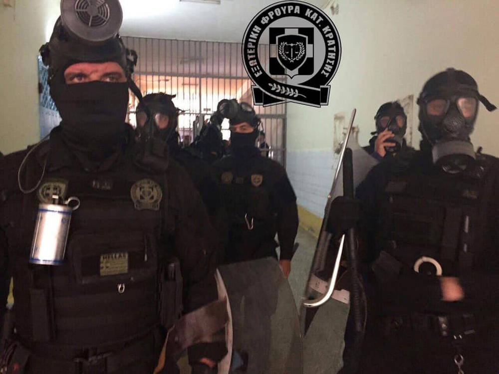 astynsdoadm6 shields, police officers, globes, PRISONERS, Korydallos prison