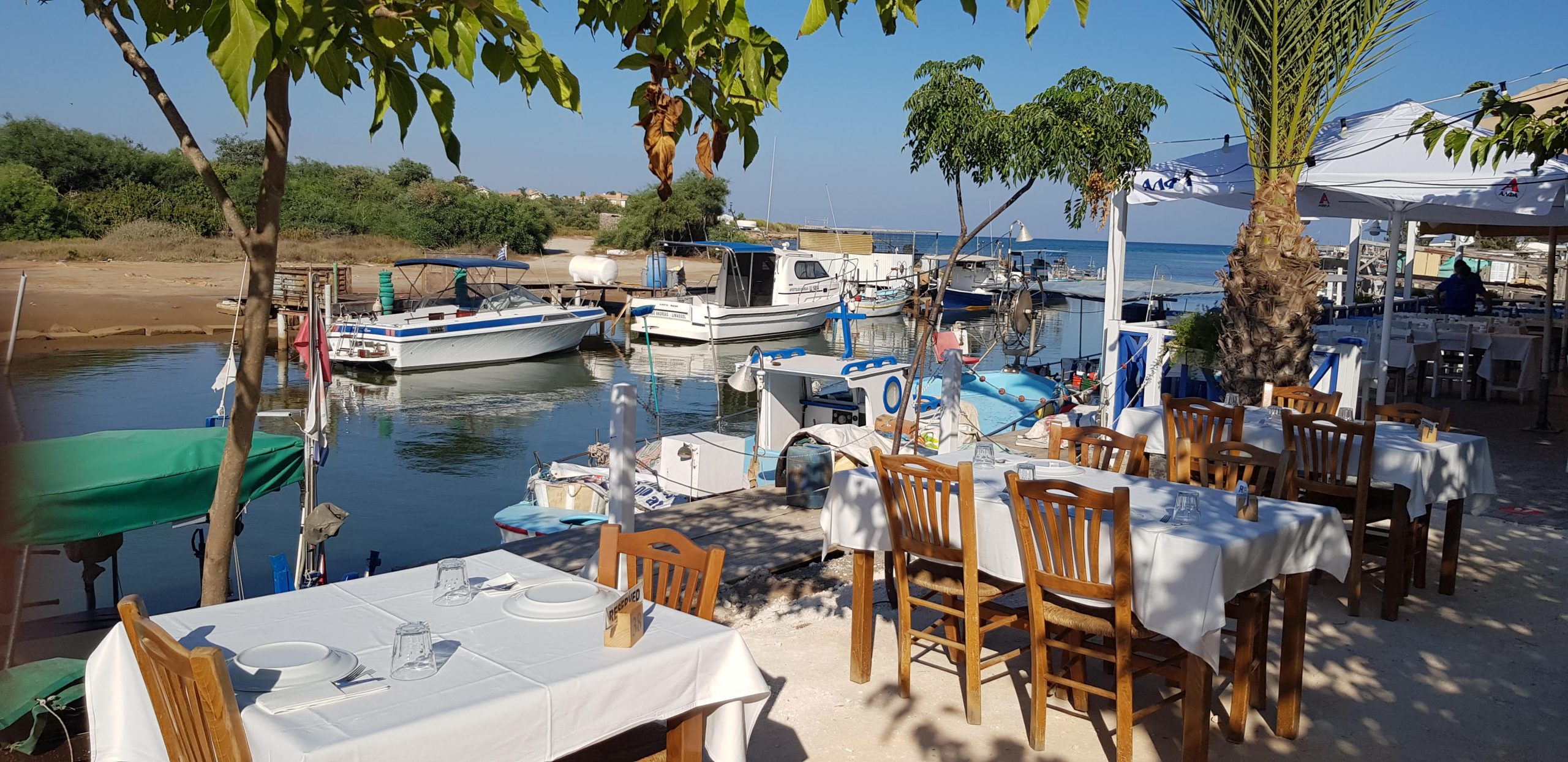 unnamed2 scaled exclusive, NAVA Seaside, Vassos Psarolimano, Εστιατόριο Καλαμιές, Ποταμός Λιοπετρίου