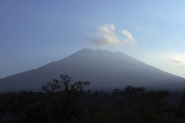 Alarm in Indonesia: Levotolo volcano "woke up"