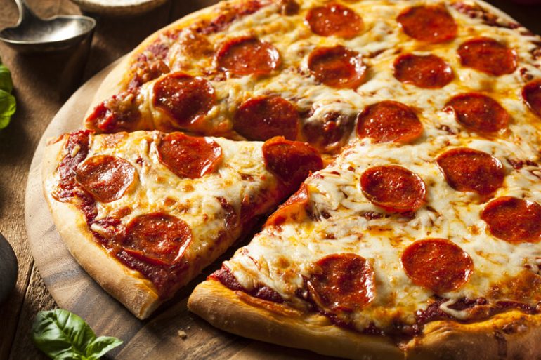 shutterstock225746563 Mozzarella, pepperoni, pizza