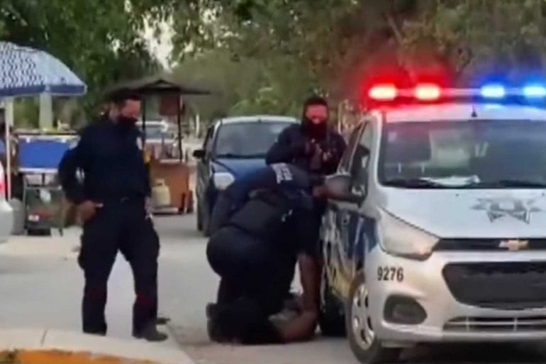 Mexico: Shocking video of police beating a woman and cheering her up