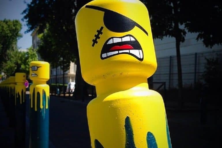 Angry LEgo Pantin 2014 Le CyKlop 1 Lego, street artist, Paris, lego figures