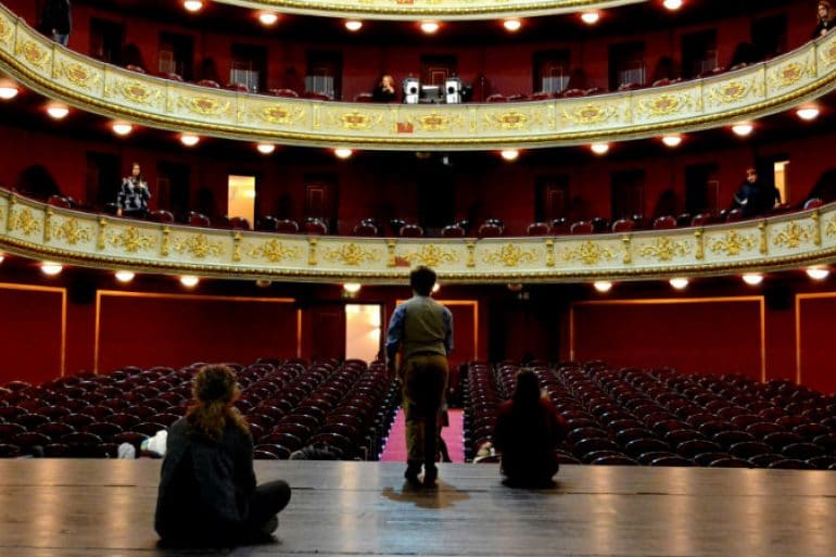 dimotiko theatro peiraia Ηθοποιός