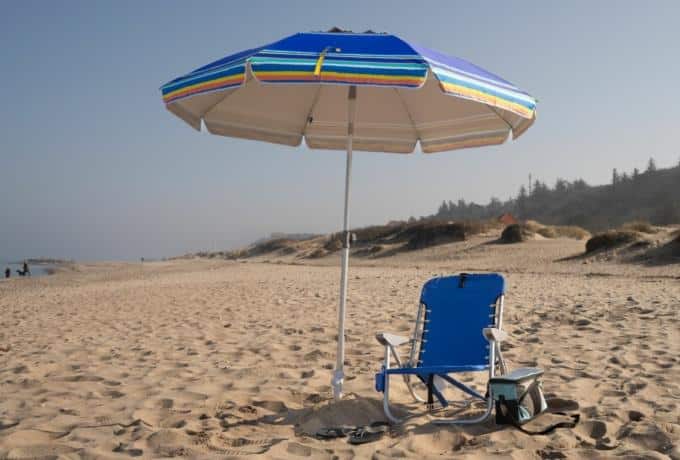 beach umbrella with beach chair 1140x760 1