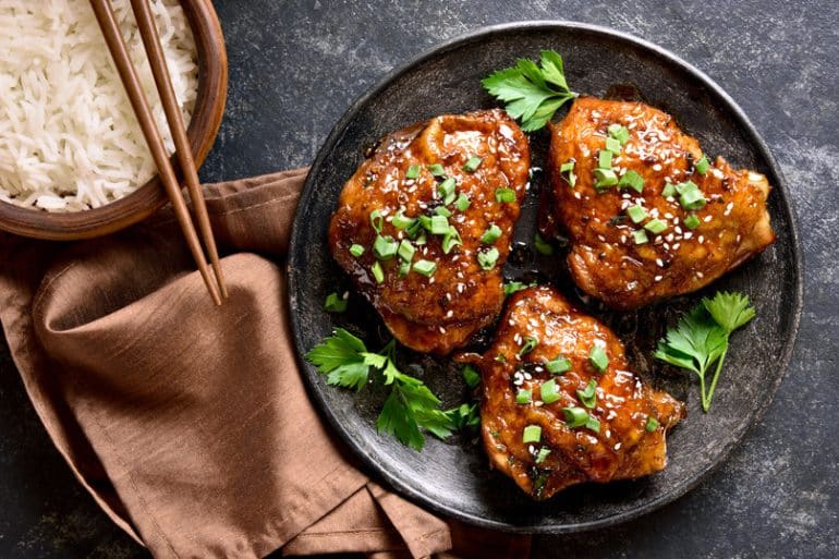 sweet and spicy honey grilled chicken thighs Συνταγές