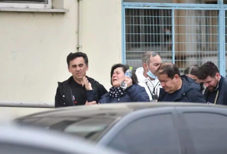Σκηνές αρχαίας τραγωδίας στο νοσοκομείο Λάρισας – Μάνα ψάχνει την κόρη της (BINTEO) 4 Στιγμιότυπο 2023 03 01 20.00.24 Τέμπη, ΤΡΑΓΩΔΙΑ, τραγωδία τέμπη